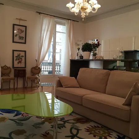 De Luxe Avenue Montaigne * Παρίσι