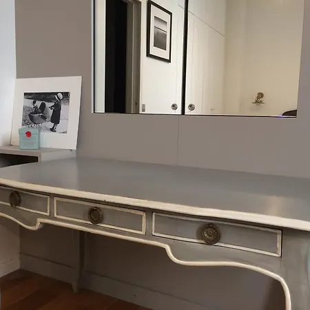 De Luxe Avenue Montaigne